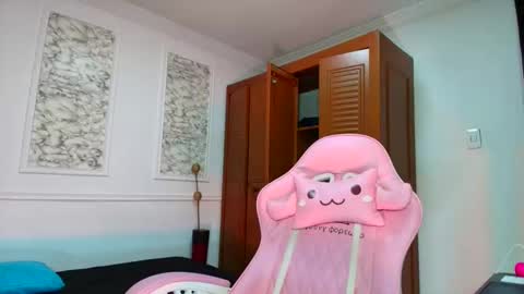 Danella Houston online show from January 6, 10:45 pm