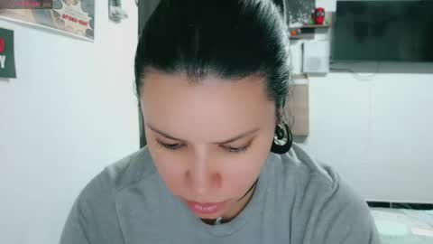 dani y jocelyn online show from May 28, 6:49 pm