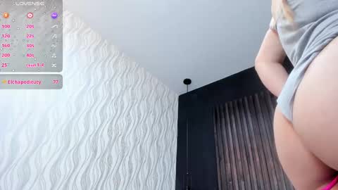 Snapshot of dania_moore_ chatting on February 28, 10:50 pm JANE online show from February 28, 10:50 pm