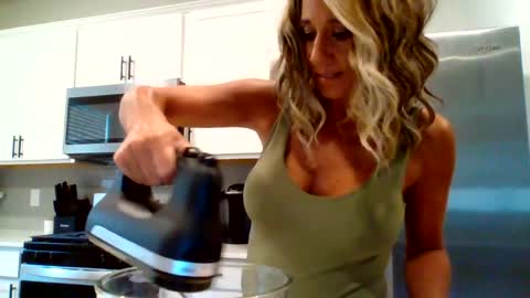 Snapshot of danibrass1 chatting on June 19, 1:04 pm DaniBrass1 online show from June 19, 1:04 pm