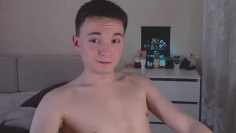 Snapshot of daniel_isaak chatting on August 3, 9:29 pm Daniel Jerry online show from August 3, 9:29 pm