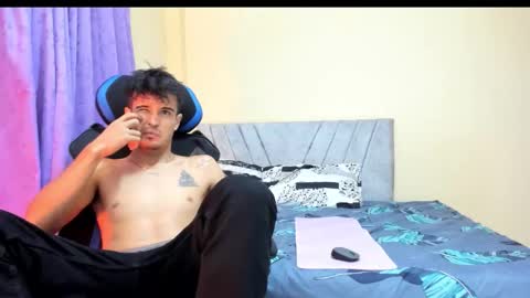 Snapshot of daniel_velez26 chatting on November 13, 4:39 pm daniel_velez26 online show from November 13, 4:39 pm