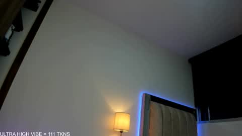  independent model   online show from December 19, 11:12 pm