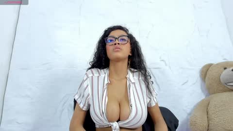 Dani online show from December 4, 8:29 pm