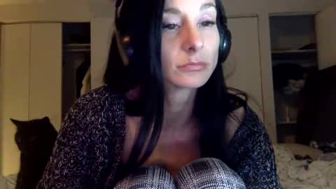 daniellbisous online show from November 23, 7:30 am