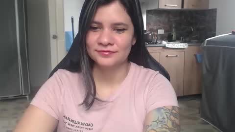 daniellerain online show from February 1, 4:38 pm