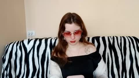 Mia online show from April 14, 11:16 am