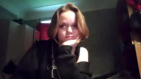 Snapshot of danillelazzaro chatting on June 3, 9:23 am Adell online show from June 3, 9:23 am