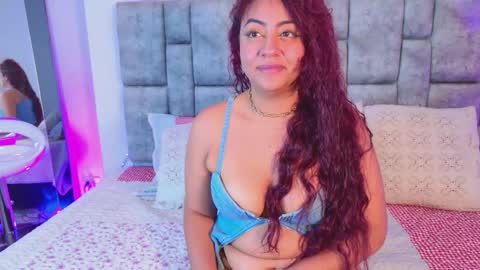 daninianderson online show from March 29, 2:22 am