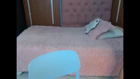 Snapshot of dann_jell chatting on June 6, 8:02 pm Danniela y Victoria online show from June 6, 8:02 pm