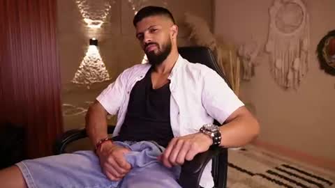 Snapshot of dann_saenz chatting on July 18, 8:45 pm Dann saenz online show from July 18, 8:45 pm