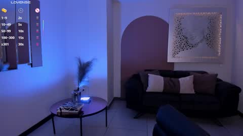 Danna Cruz  online show from March 5, 7:10 pm