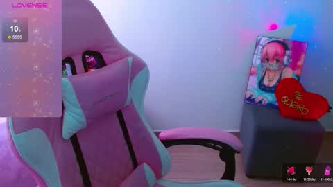 Snapshot of dannie_sofie chatting on February 14, 9:44 pm Maddisoon online show from February 14, 9:44 pm