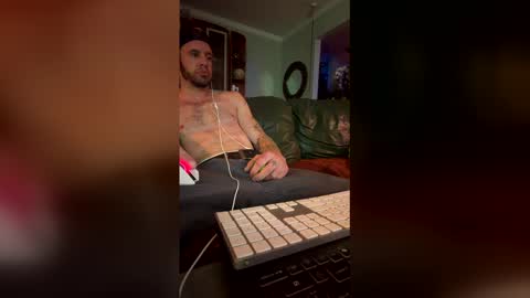 Snapshot of dannygowild chatting on April 4, 5:27 am dannygowild online show from April 4, 5:27 am