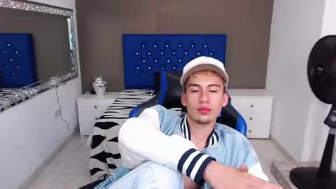 Snapshot of dante_tompson chatting on January 31, 3:22 pm Dante online show from January 31, 3:22 pm