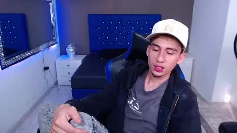 Snapshot of dante_tompson chatting on February 2, 1:08 pm Dante online show from February 2, 1:08 pm