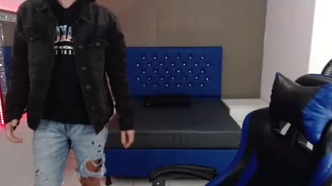 Snapshot of dante_tompson chatting on February 12, 12:44 pm Dante online show from February 12, 12:44 pm