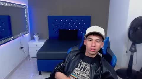 Snapshot of dante_tompson chatting on February 13, 12:21 pm Dante online show from February 13, 12:21 pm