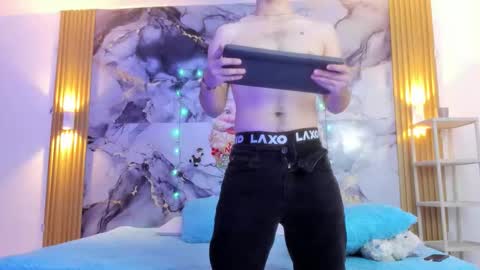 DANTE DARK online show from December 19, 8:05 pm