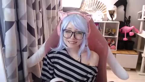danyelleeyermann online show from July 9, 1:26 pm