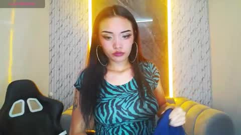 daphne_nicole_b online show from July 1, 12:56 am
