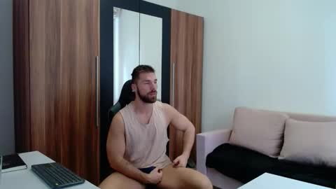 darius_94 online show from June 3, 7:11 am