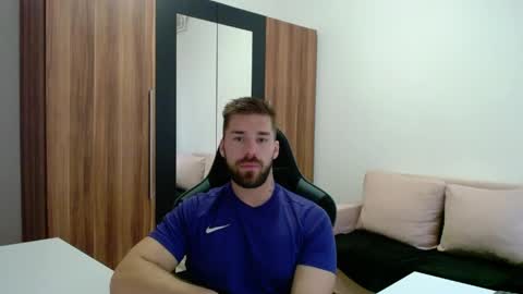 darius_94 online show from June 4, 4:51 am