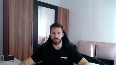 Snapshot of darius_94 chatting on June 19, 6:29 am darius_94 online show from June 19, 6:29 am