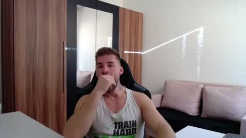 Snapshot of darius_94 chatting on June 25, 4:45 am darius_94 online show from June 25, 4:45 am