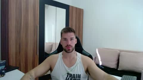 Snapshot of darius_94 chatting on June 26, 5:56 am darius_94 online show from June 26, 5:56 am