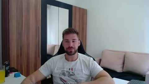 Snapshot of darius_94 chatting on July 8, 6:51 am darius_94 online show from July 8, 6:51 am