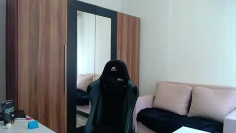 Snapshot of darius_94 chatting on July 20, 8:50 am darius_94 online show from July 20, 8:50 am