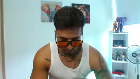 Snapshot of darius_phoenix chatting on July 19, 7:17 pm Darius Phoenix online show from July 19, 7:17 pm