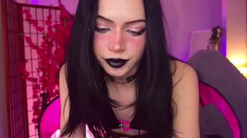 Snapshot of dark_diva chatting on February 17, 9:21 pm Diva online show from February 17, 9:21 pm