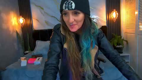 dark_dominika online show from April 9, 1:05 pm