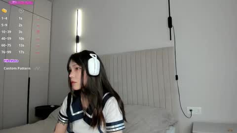 Ester online show from February 25, 8:35 am