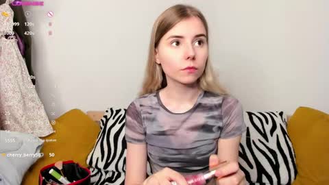 Ester online show from May 21, 10:44 am