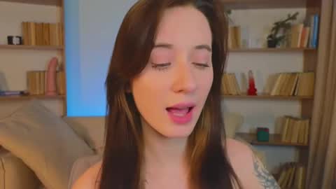 Lola online show from March 8, 3:56 pm