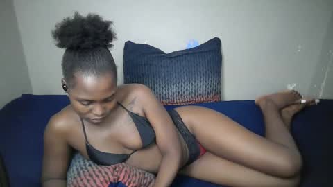 dark_lovly online show from March 4, 7:36 am