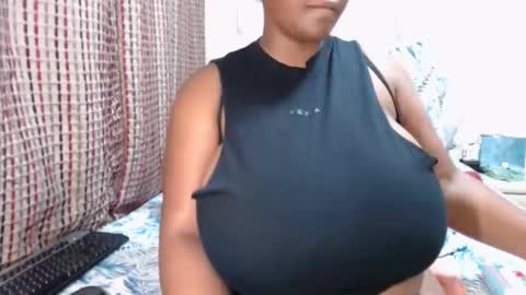 Snapshot of darkbusty chatting on January 12, 7:10 pm DarkBusty online show from January 12, 7:10 pm