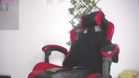 Snapshot of darkviper26 chatting on May 10, 9:36 am darkviper26 online show from May 10, 9:36 am