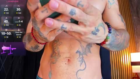 Snapshot of darwin_horny2 chatting on April 13, 9:31 pm darwin_horny2 online show from April 13, 9:31 pm