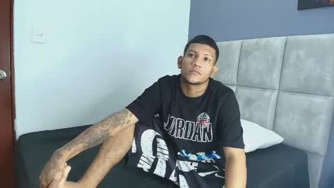 Snapshot of darwinwavex chatting on April 15, 2:35 pm darwinwavex online show from April 15, 2:35 pm