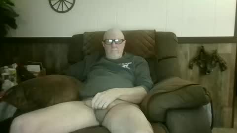 dave571960 online show from April 13, 10:21 am