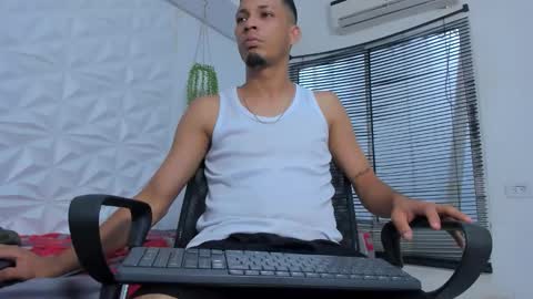 Snapshot of dave_skinnycum420 chatting on September 12, 1:44 pm dave online show from September 12, 1:44 pm