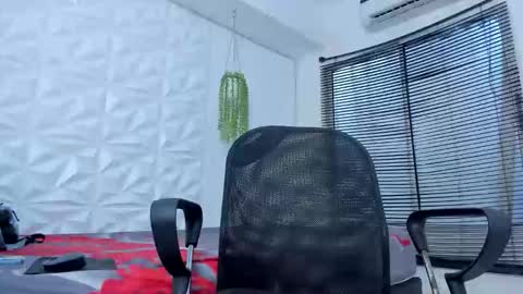 Snapshot of dave_skinnycum420 chatting on September 13, 12:49 pm dave online show from September 13, 12:49 pm