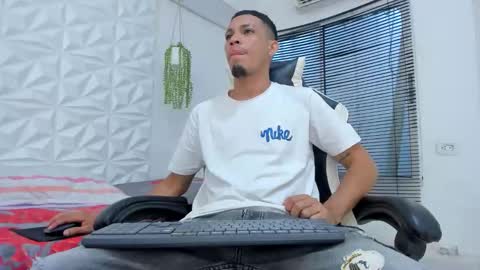 Snapshot of dave_skinnycum420 chatting on September 15, 12:38 pm dave online show from September 15, 12:38 pm