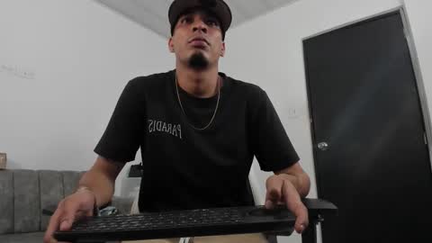 Snapshot of dave_skinnycum420 chatting on October 7, 6:43 am dave online show from October 7, 6:43 am