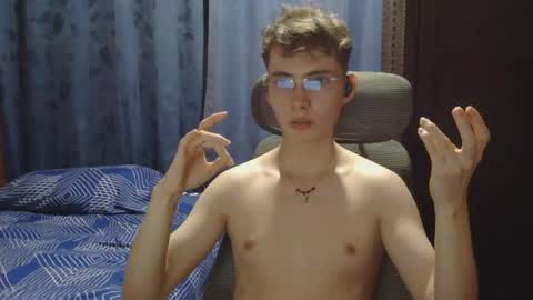 Snapshot of david_colombian chatting on May 28, 1:25 am ProgrammerBoy online show from May 28, 1:25 am