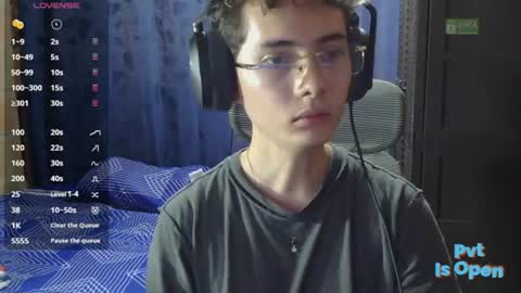 Snapshot of david_colombian chatting on July 3, 5:30 pm ProgrammerBoy online show from July 3, 5:30 pm